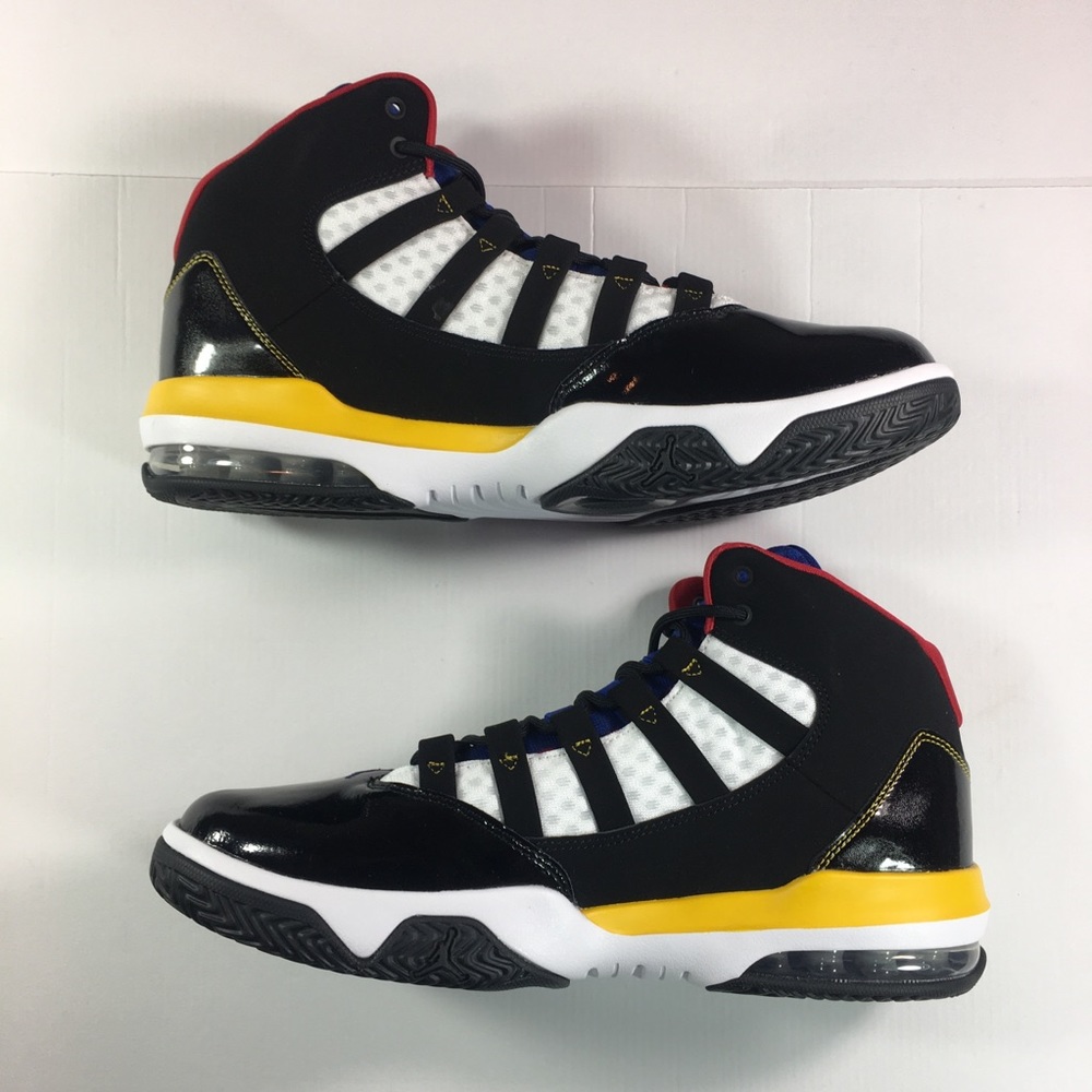 Jordan Max Aura Men’s Athletics Shoes - Picture 2 of 7
